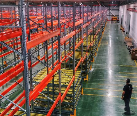 Control iluminación almacén logístico