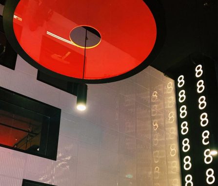 Instalación iluminación The Eight Burgers Madrid