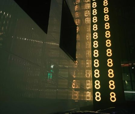 Montaje iluminación Eight Burgers